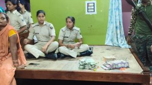 अररिया में गांजा तस्कर के घर छापेमारी, 2 किलो गांजा और ₹10.88 लाख बरामद